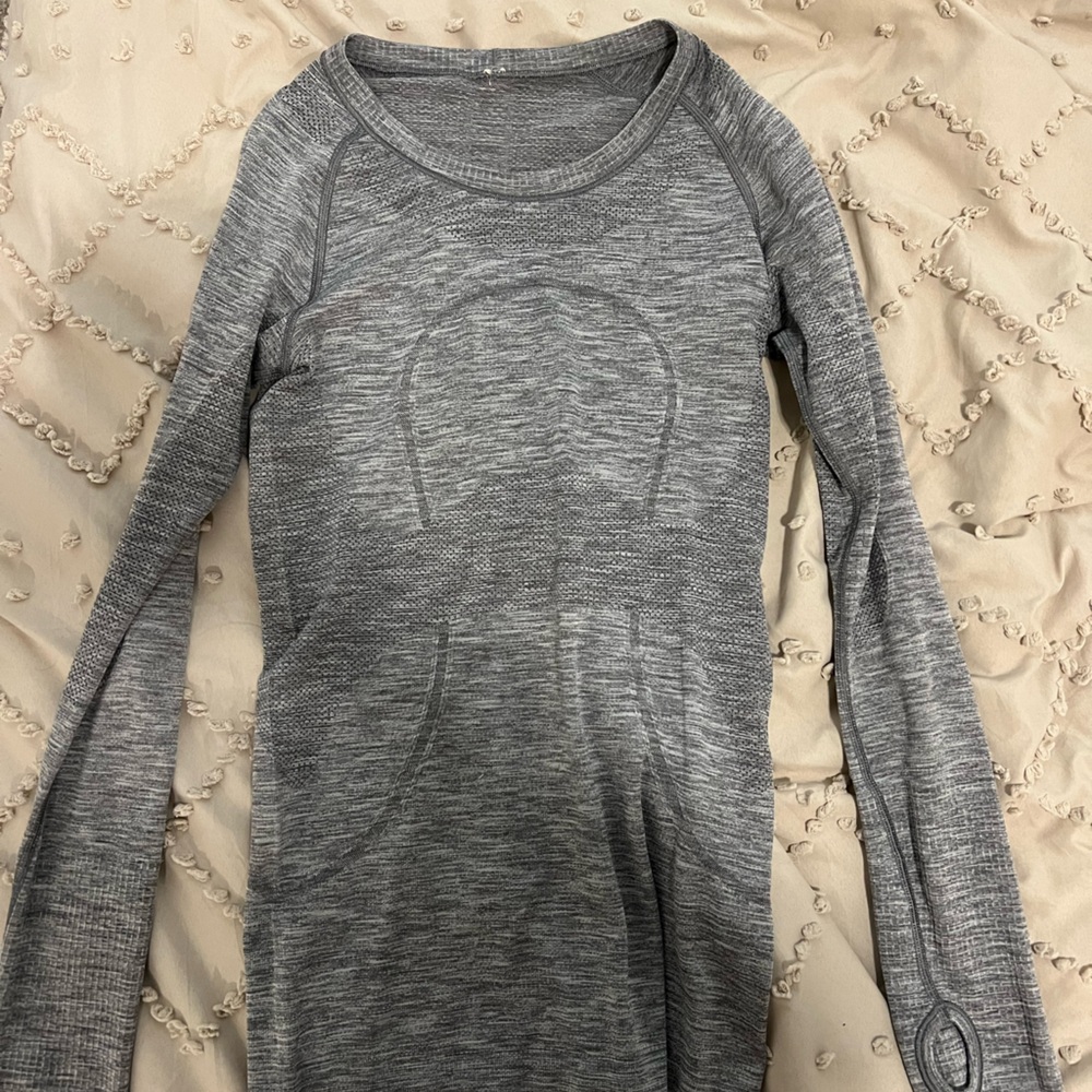 Gray lululemon swiftly tech long sleeve size 4